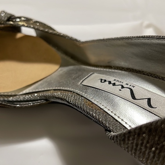 Nina Women's Carrie GM Shimmering Dress Pump, Platinum Gold, Size 7.5 M - Picture 6 of 9